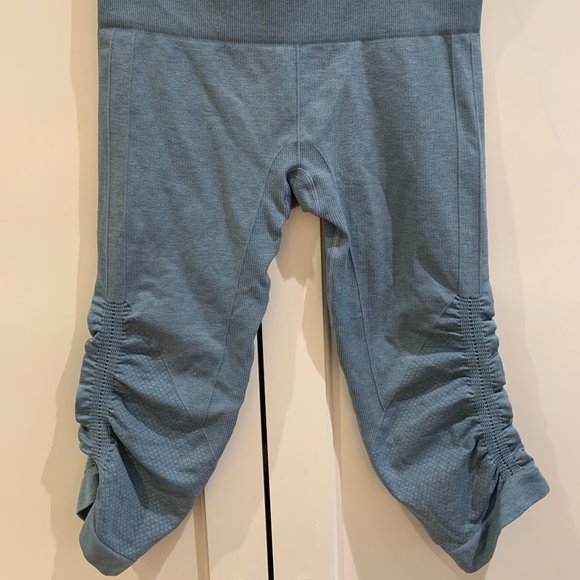 Lululemon Ebb and Flow Crop Leggings - Picture 4 of 6